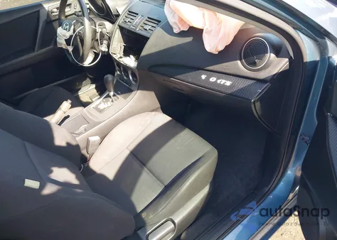 2011 Mazda Mazda3 I Touring z USA, uszkodzony, nr VIN JM1BL1VG4B1421700